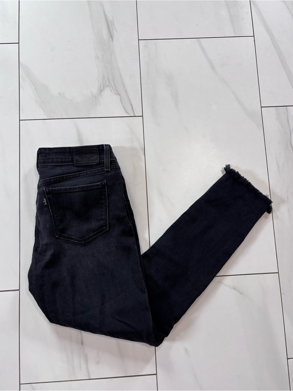 Levi’s black 711 skinny distressed jeans size 28 - stretch - Picture 2 of 8